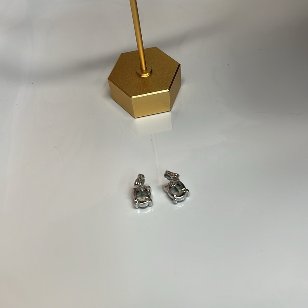 🦢SWAROVSKI STUDS 🦢 - Picture 8 of 9